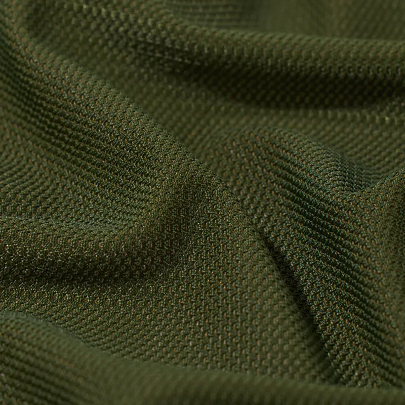 Tejido Softshell ligero y transpirable.