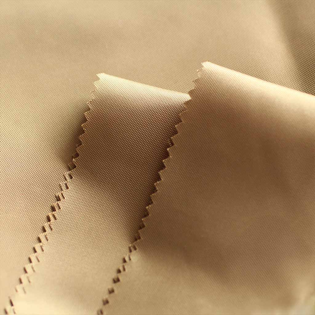 Tela Oxford de nailon resistente.