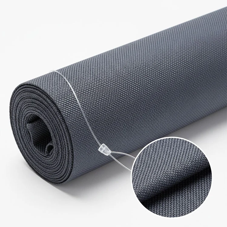 Forro Oxford de nailon resistente al desgarro.